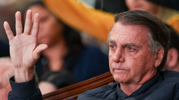 Jair Bolsonaro é diagnosticado com câncer de pele